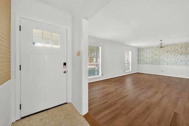 Foto del edificio - 9218 Rowan Ln