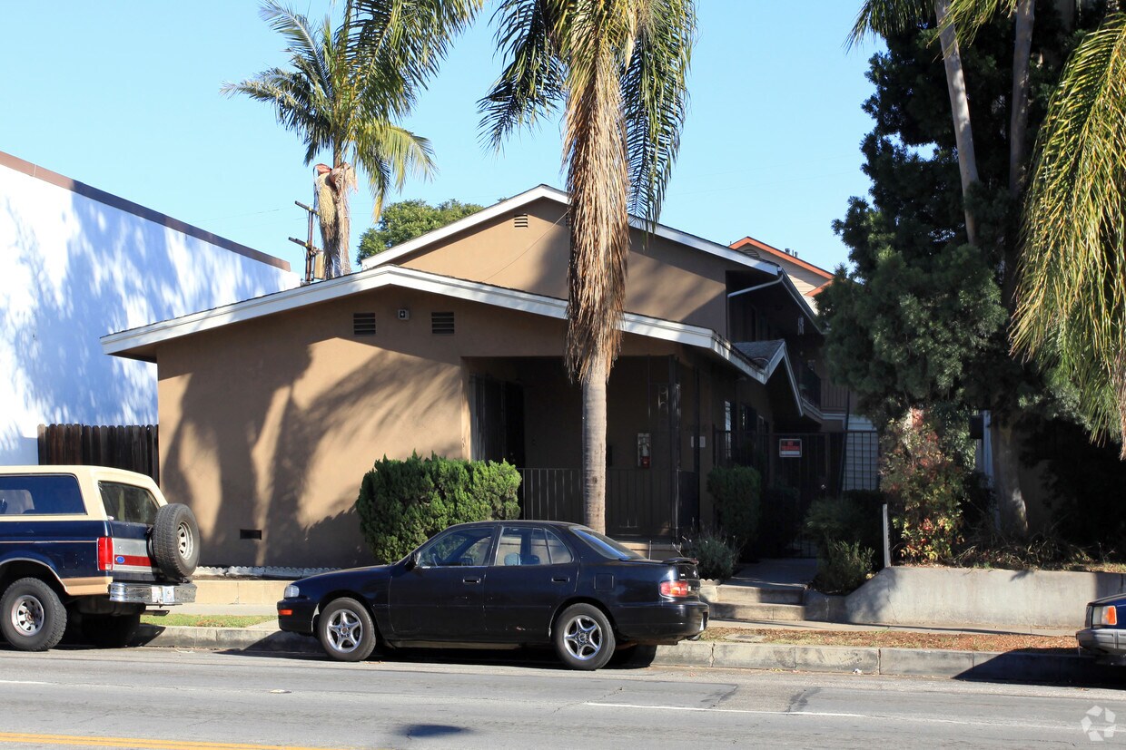 Building Photo - 1026-1028 Redondo Ave