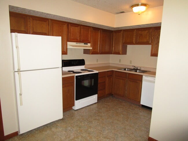 Building Photo - NEW LISTING! 2 Bedroom Townhouse