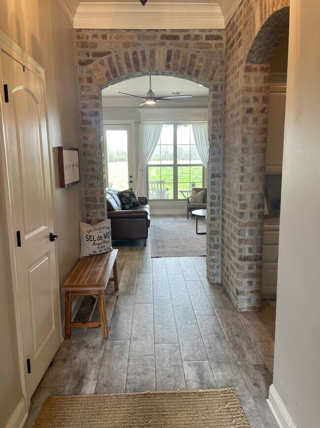 Foto del edificio - Large and in Charge!! Gated community close to Barksdale Air Force Base.