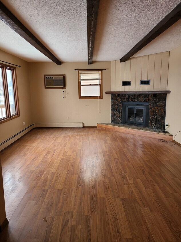 Primary Photo - 702 14th St NE