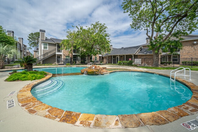 Pool - The Life at Grand Oaks