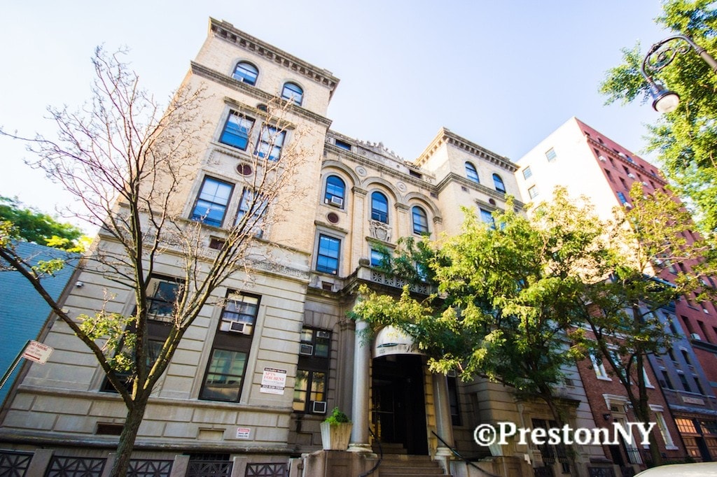 Primary Photo - 135 Charles St