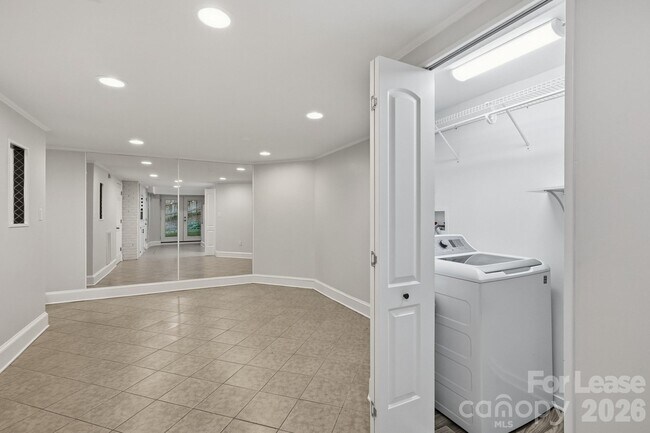 Foto del edificio - 2525 Runnymede Ln