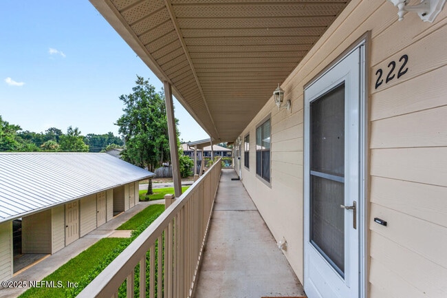 Building Photo - 222 Hiawatha Ct