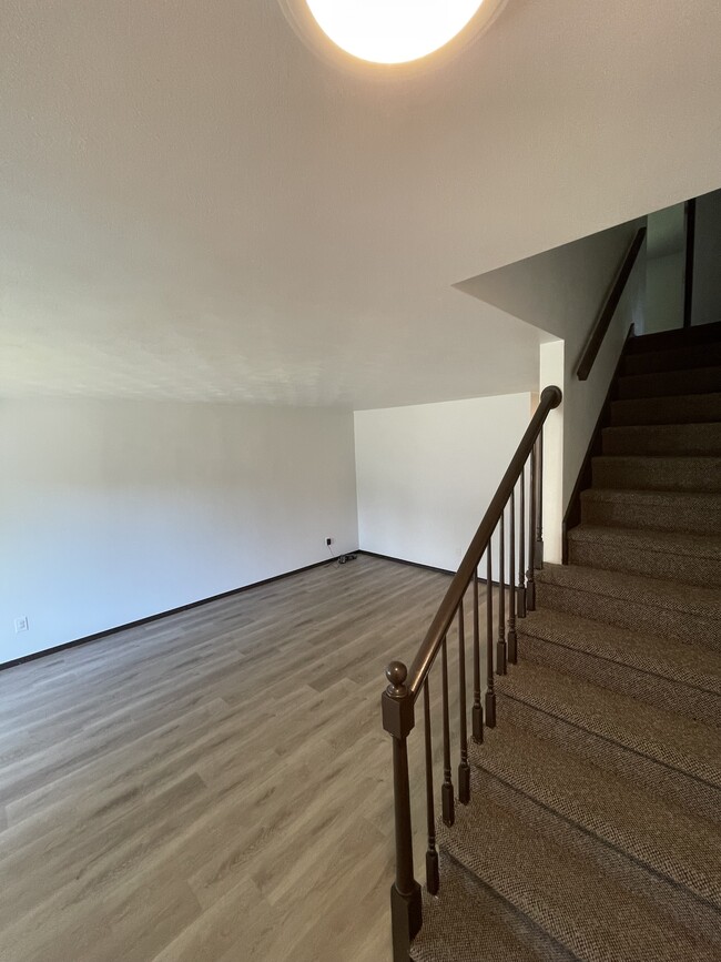 Foyer and Living Room - 1923 W Jonathon Dr