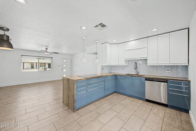 Foto del edificio - 6713 E Latham St