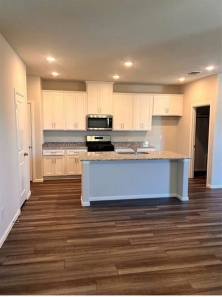 Building Photo - 900 Portina Dr