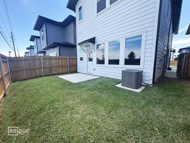 Building Photo - 33142 Willow Hts Ln
