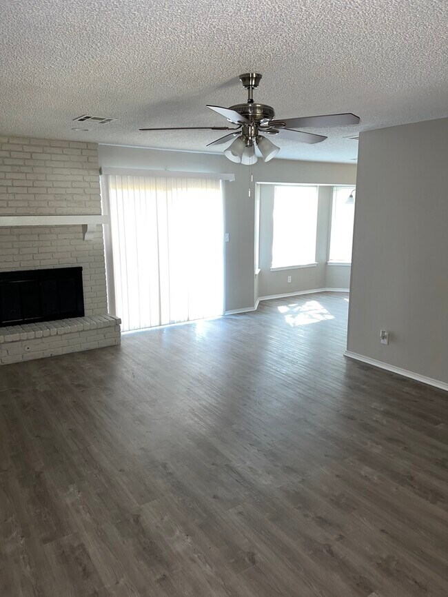 Foto del edificio - 656 South Maywood Dr. Claremore OK 74017