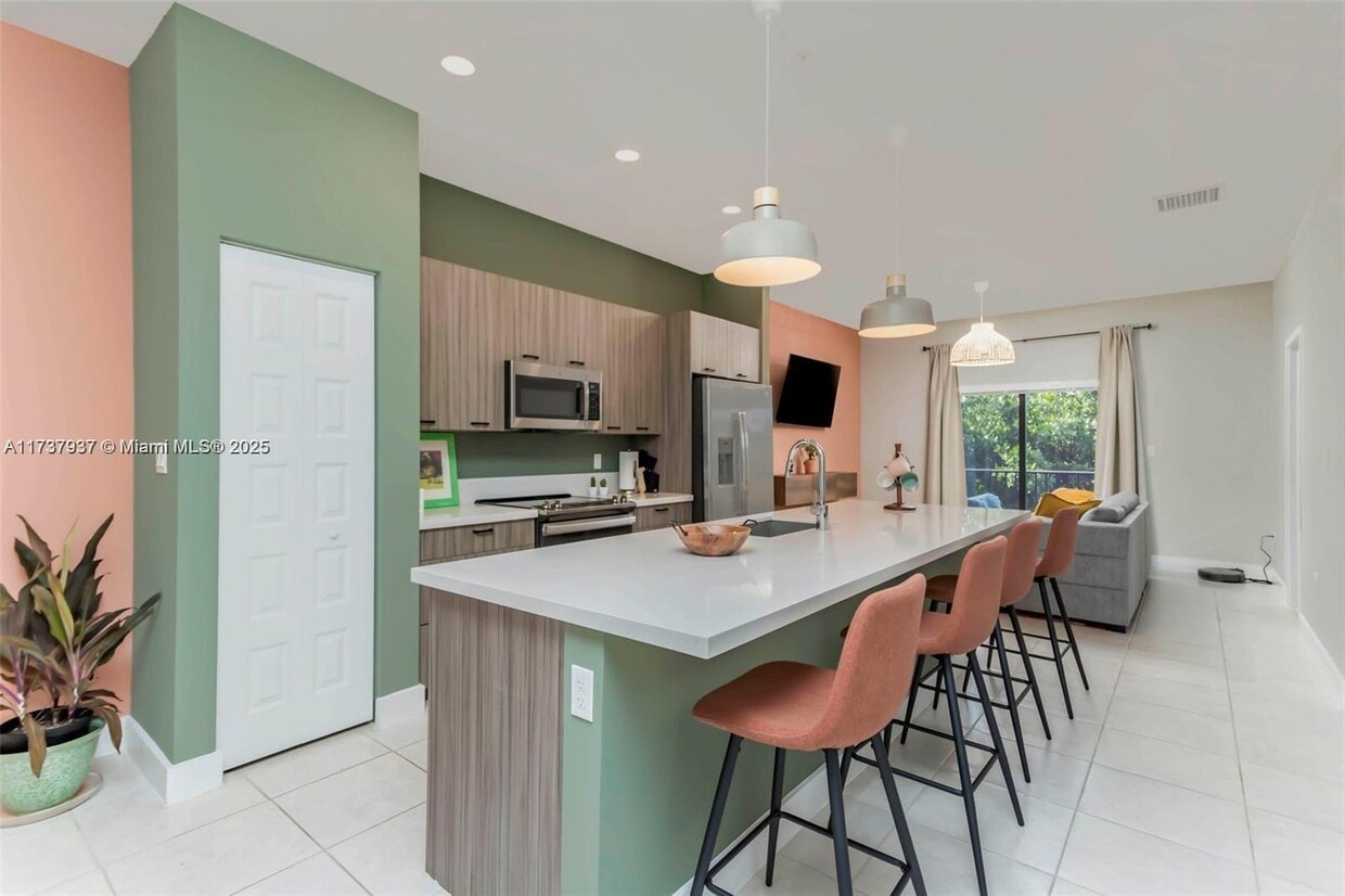 Foto principal - 8005 NW 104th Ave