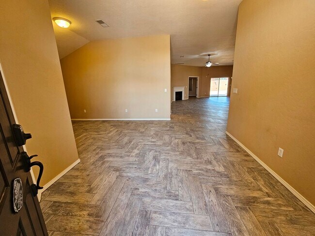Foto del edificio - Beautiful Golf Course Area Home with 4 Bed...