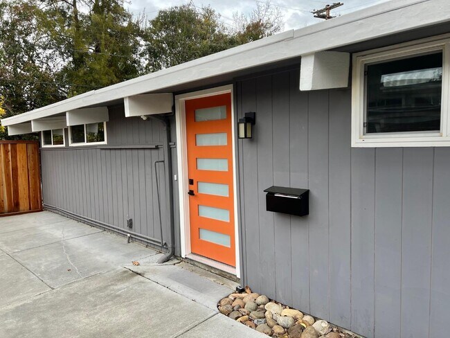 Building Photo - 0000 Moffett Cir