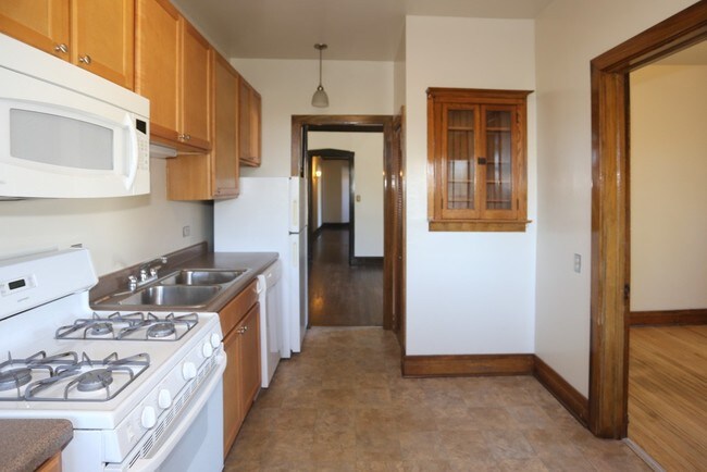 Building Photo - 5427 S Greenwood Ave