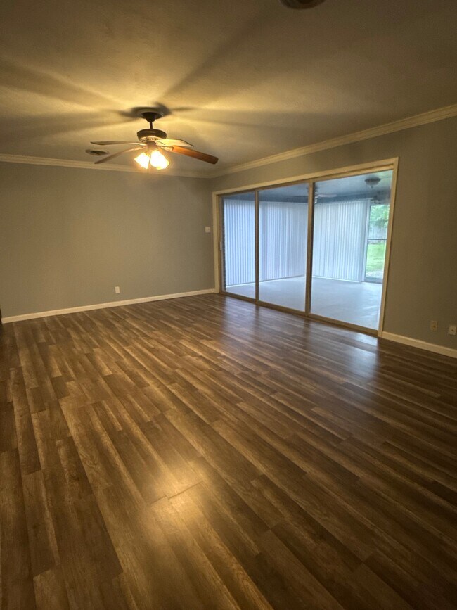 Foto del edificio - 2145 Treemont Ln