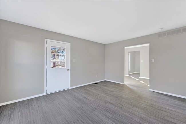 Building Photo - 3433 Saluda Rd