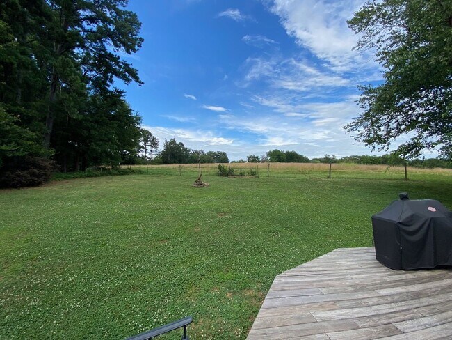 Foto del edificio - A little slice of paradise within minutes to downtown Greenviille