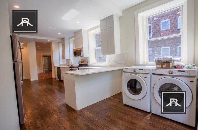 Foto del edificio - 4 bedroom in Brookline MA 02445