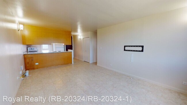 Building Photo - 2 br, 1 bath House - 5210 Likini St #1208