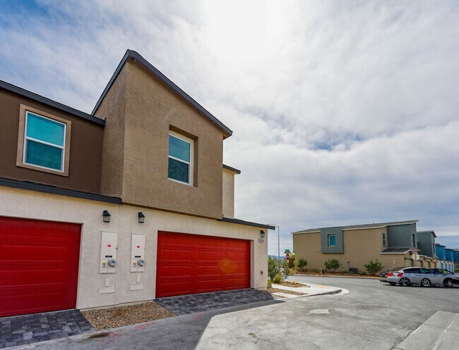 Building Photo - Never Lived In 3 Bedroom Townhome In Southwest Vegas