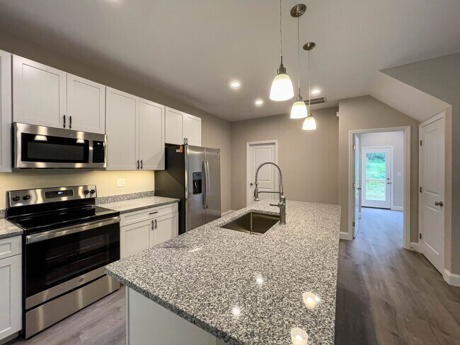 Foto del edificio - Gorgeous New Construction in Weaverville