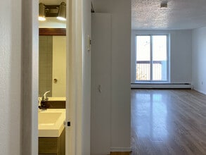 Building Photo - 84 King Edward Ave