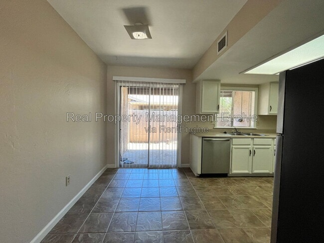 Building Photo - 18211 N 40th Pl