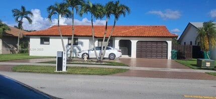 Building Photo - 1417 SW 139th Ave