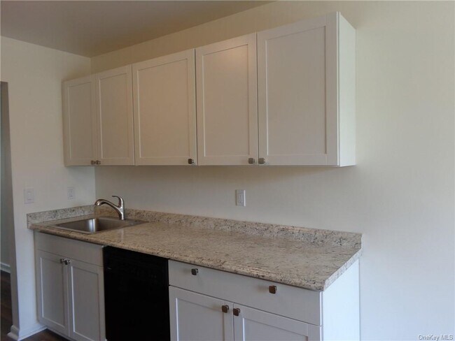 Building Photo - 94 Lake Ridge Cove