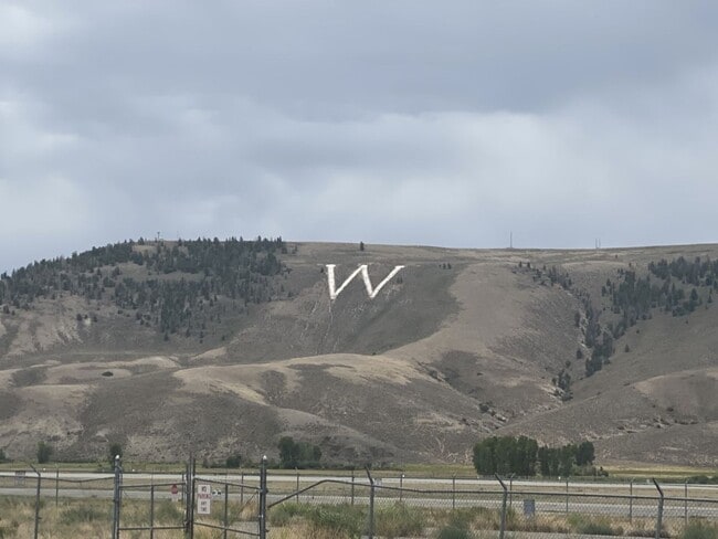 Building Photo - City of Gunnison Spacious 2 bedroom/2.5 bath!