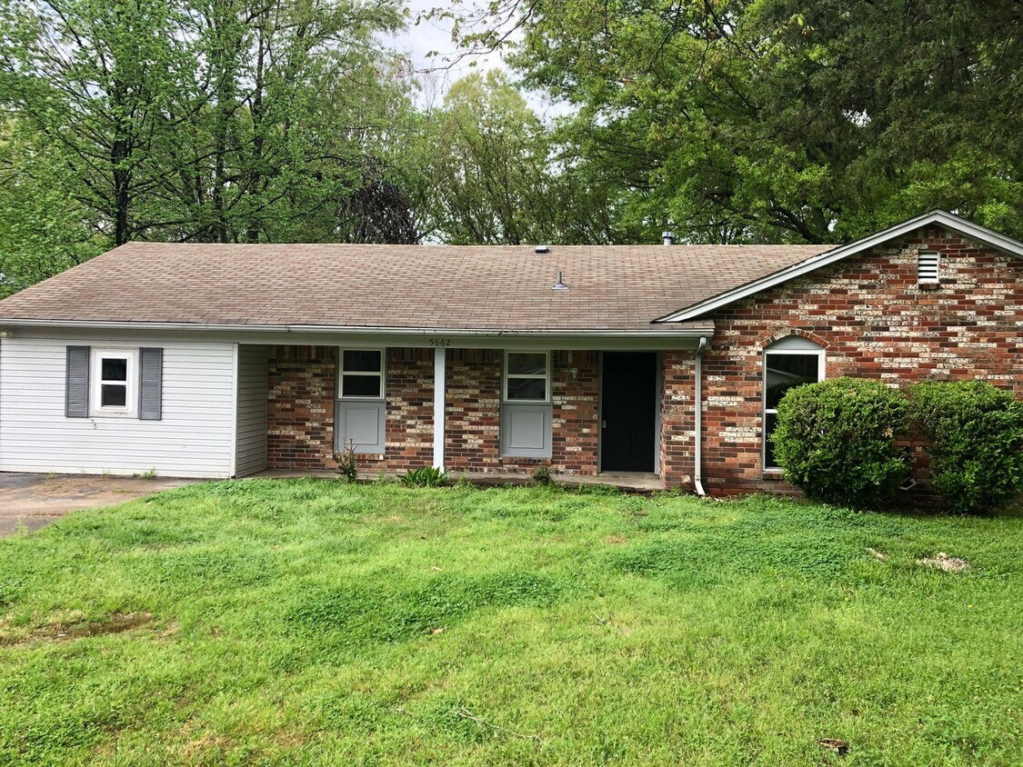Foto principal - 5662 Caroline Dr