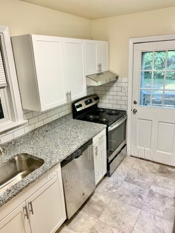 Foto del edificio - 902 Greenway Ln