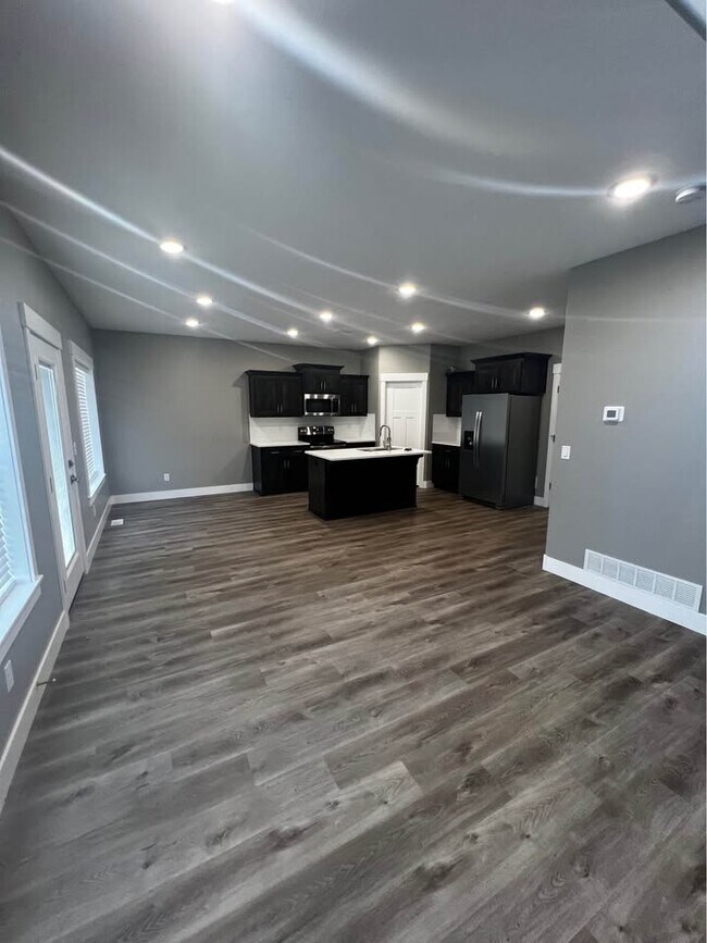 Building Photo - 10656 N 36th E