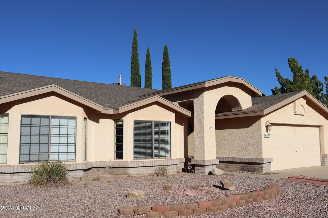 Primary Photo - 3377 Thunderbird Dr