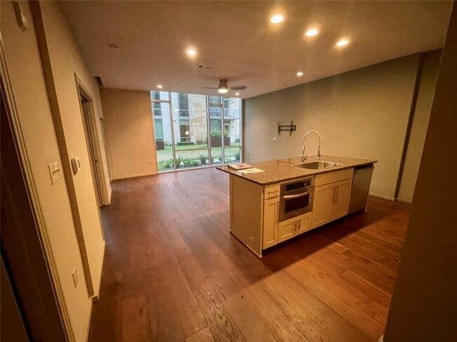 Building Photo - 1600 Barton Springs Rd