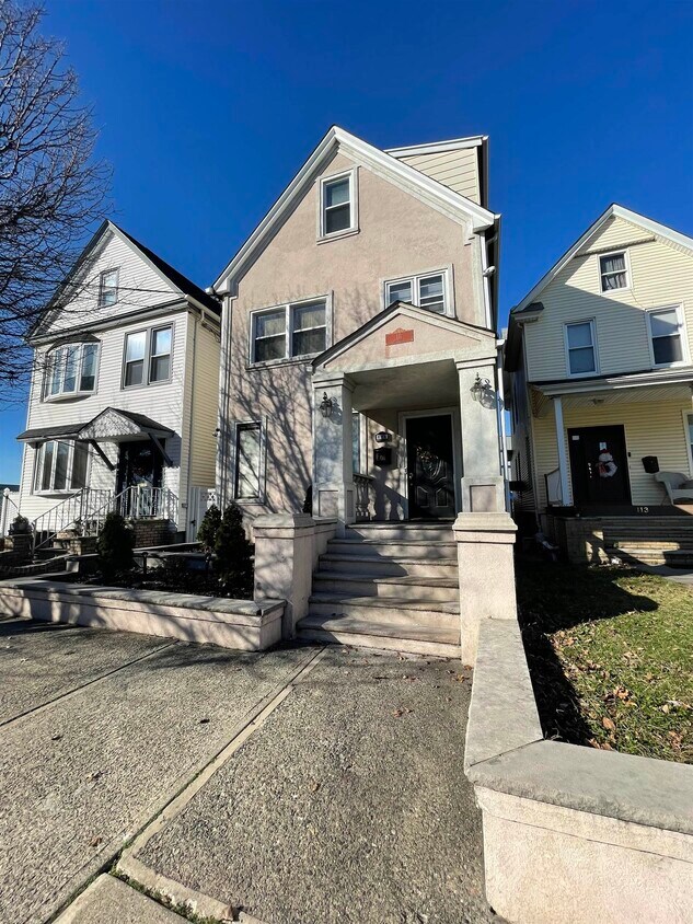 111 Avenue A Unit 3, Bayonne, NJ 07002 Room for Rent in Bayonne, NJ