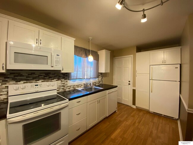 Building Photo - 2402 A Ave