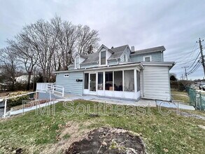 Building Photo - 121 Shaw St