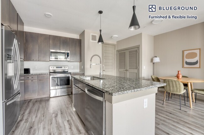 Foto del edificio - 6107 E Riverside Dr