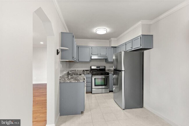 Building Photo - 939 Longfellow St NW