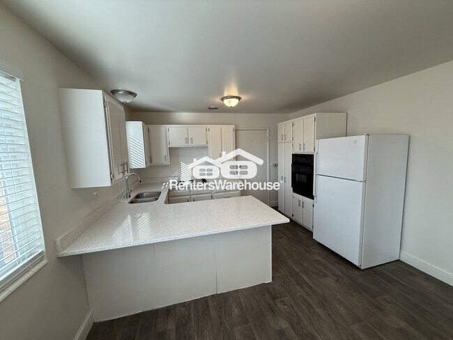 Foto del edificio - 661 Crystal Ave