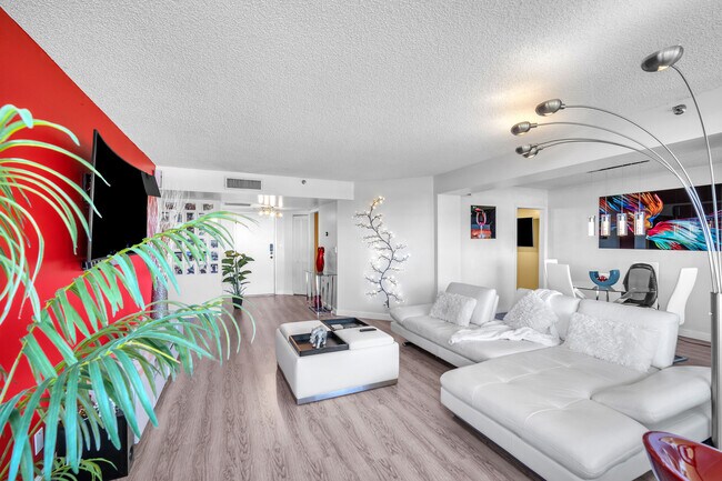 Building Photo - 6463 La Costa Dr