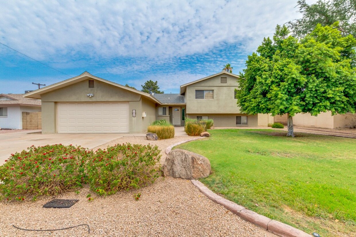 Foto principal - 5 BEDROOM TEMPE HOME WITH GREAT BACKYARD A...