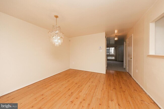 Foto del edificio - 7601 Crittenden St