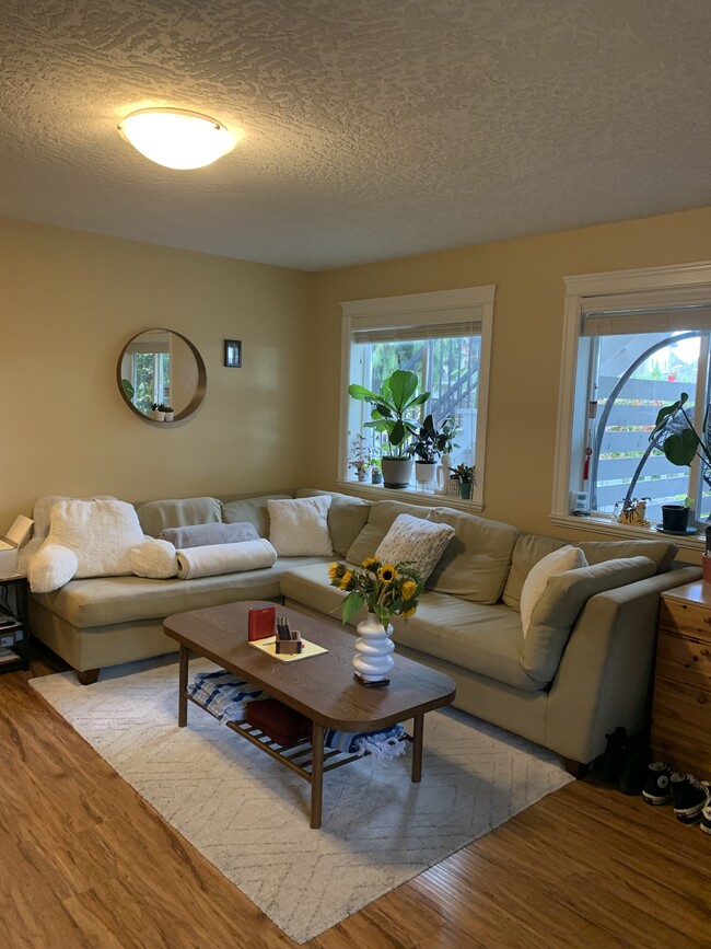 Building Photo - 4214 Quadra St