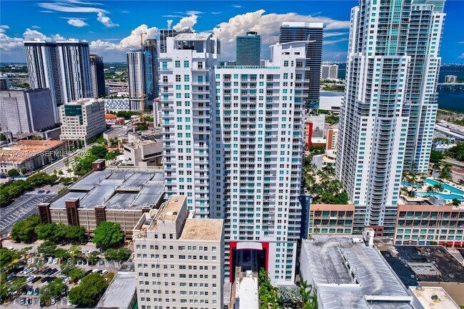 Foto del edificio - 133 NE 2nd Ave