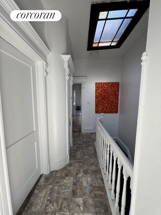 Foto del edificio - 219 E 8th St