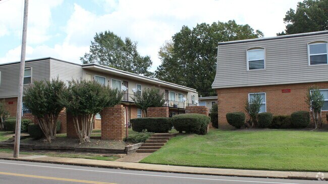 Building Photo - Center Court Apartments-FREE first month!