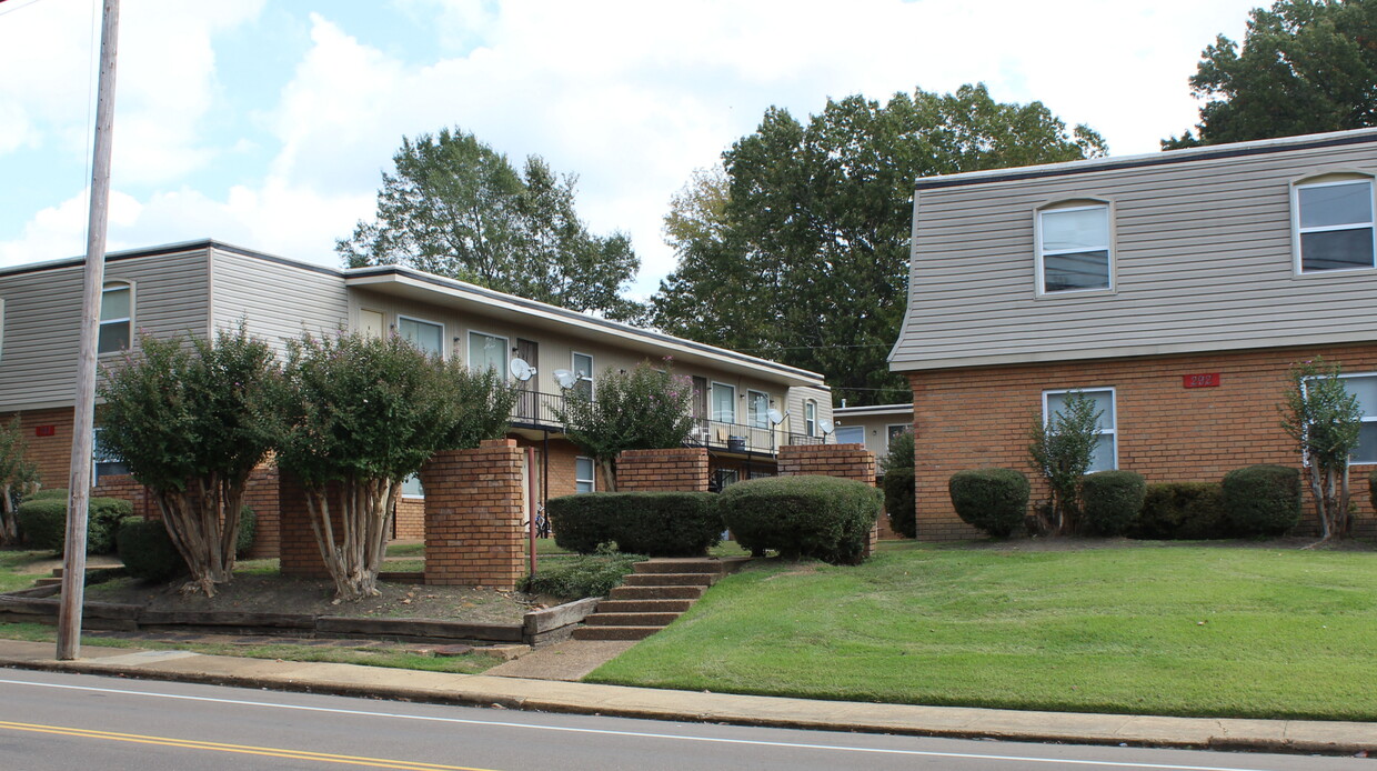 Primary Photo - Center Court Apartments