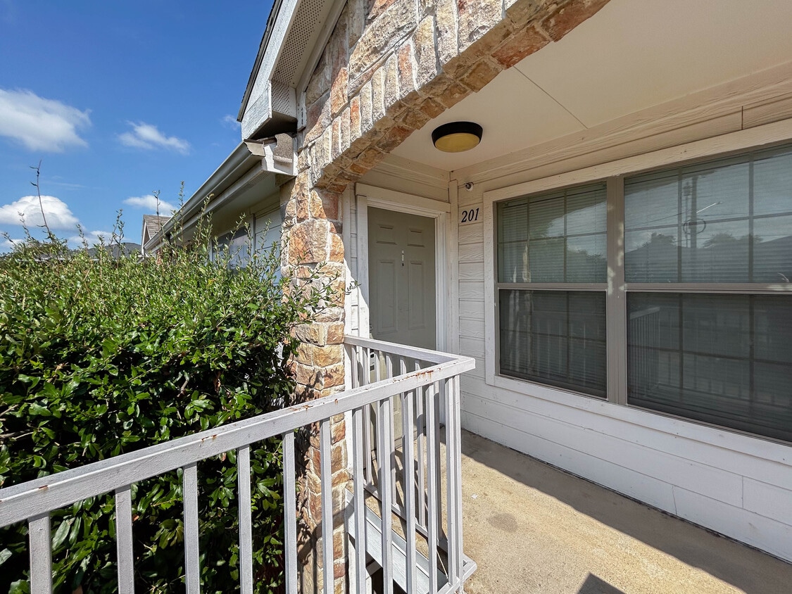 Centennial Apartments - Centennial Apartments